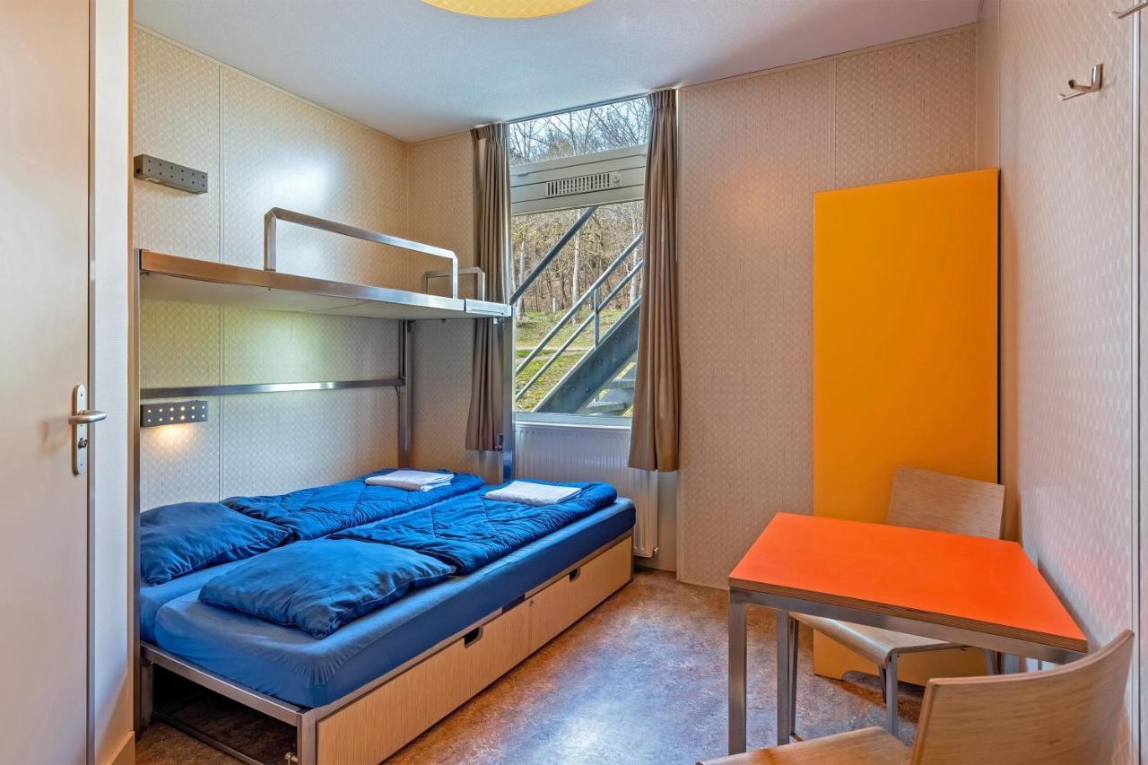 Tweepersoonskamer met Stapelbedden en Eigen Badkamer